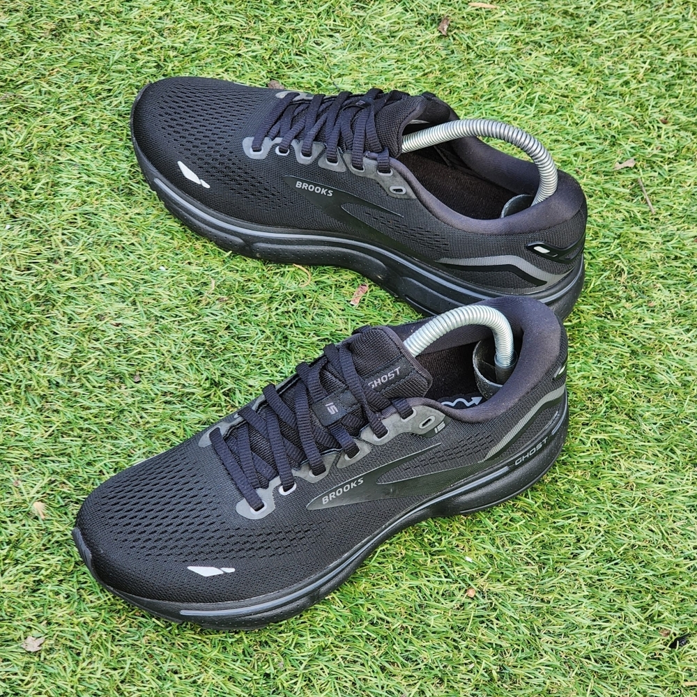 BROOKS GHOST 15 - Women's AthleticShoes - SIZE 9 B